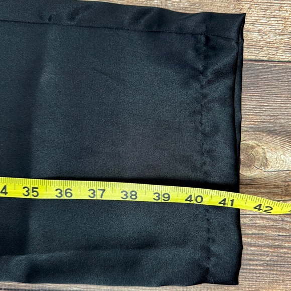 2/$20 Secret Treasures Cheetah Print PJ Set Medium - Picture 5 of 9